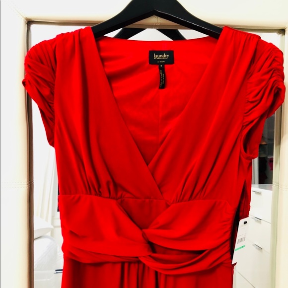 RED DRESS. Draped waist. Stretchy - Picture 3 of 5